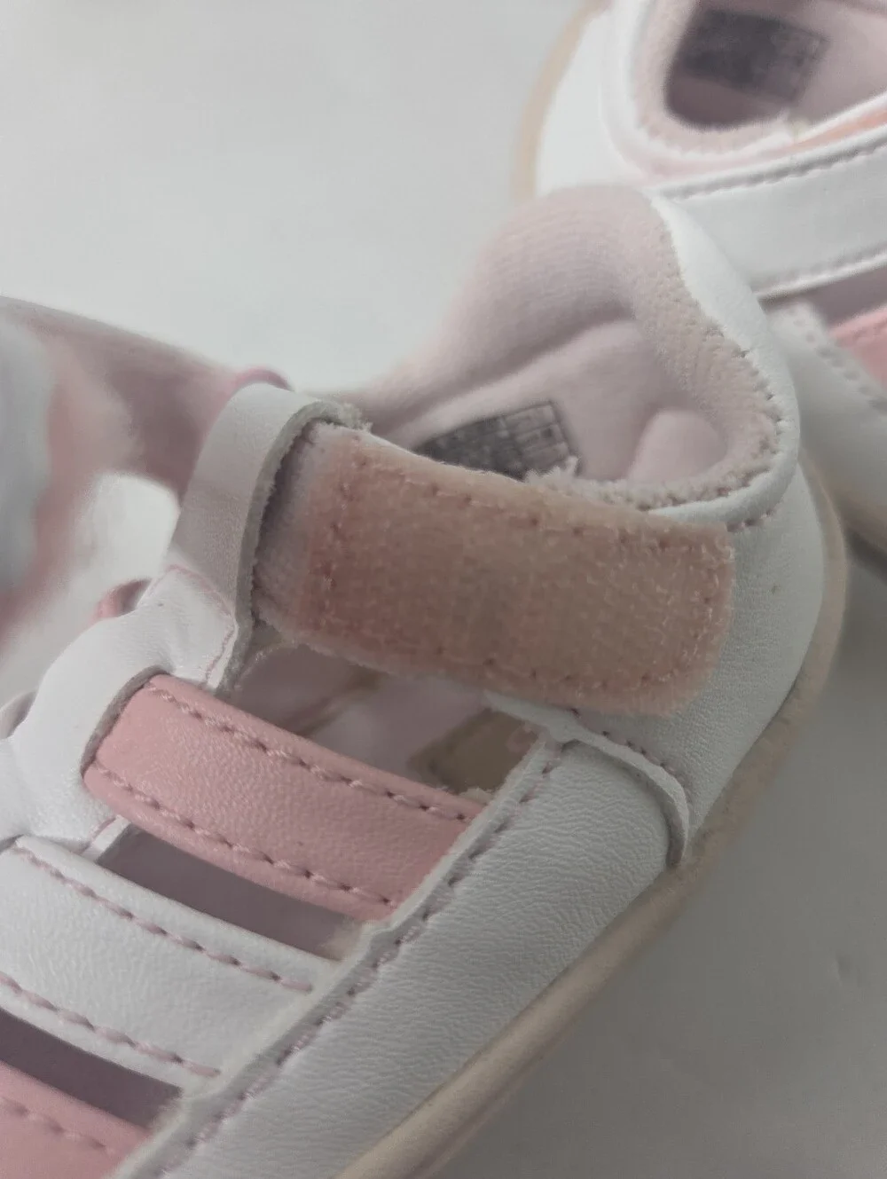 UGG Santore Toddler White Fisherman Sandal Size 5